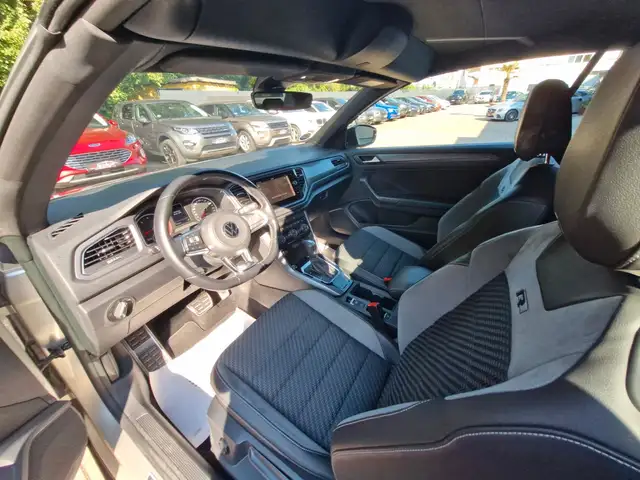 Volkswagen T-Roc view 9