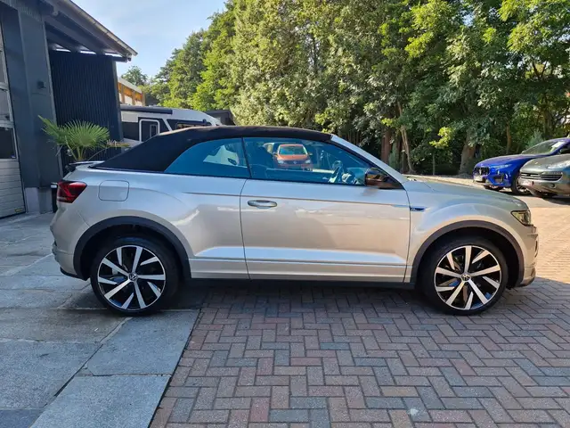 Volkswagen T-Roc view 4