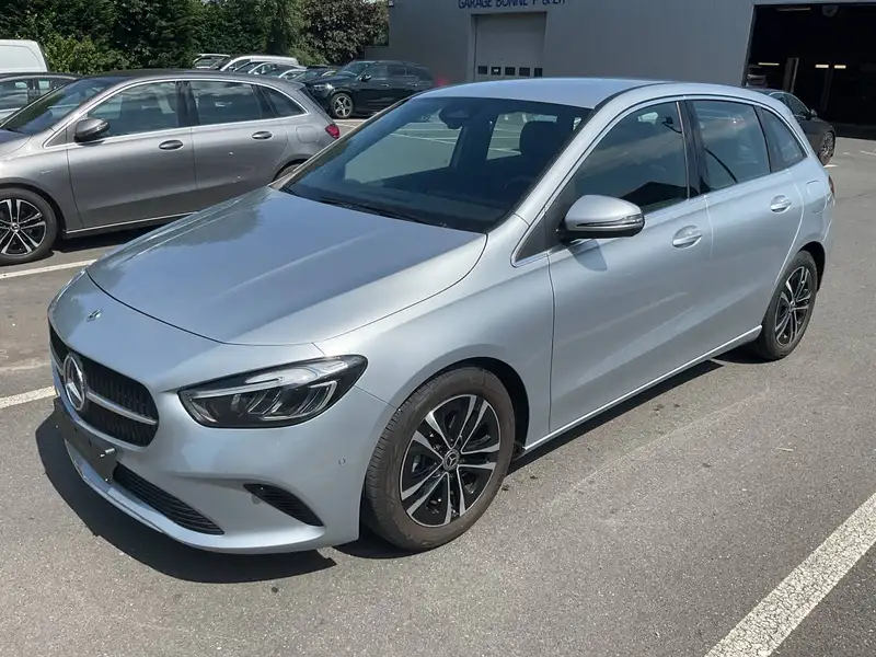 Mercedes-Benz B 180