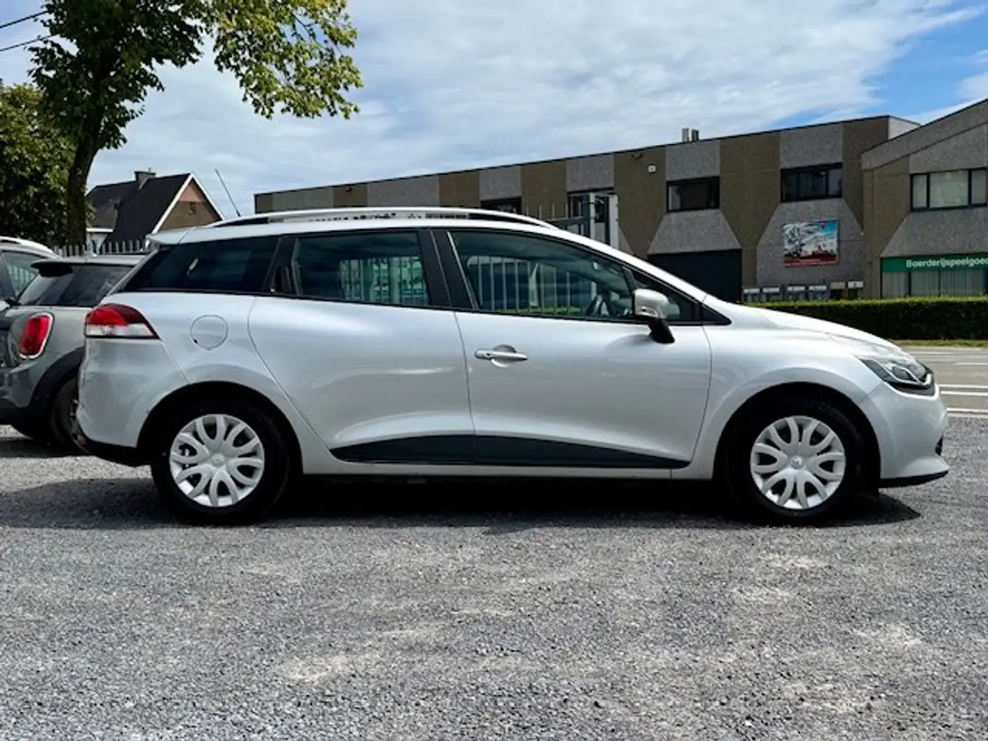 Renault Clio Clio 1.2 16V Grandtour NAVI AIRCO PDC CRUISE Zilver - 2