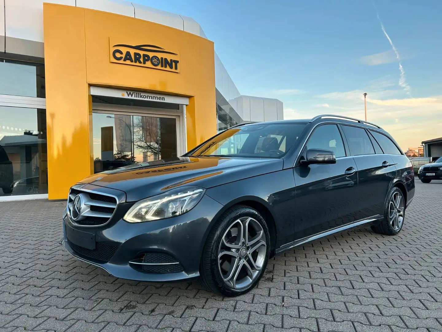Mercedes-Benz E 250 T-Modell E 250 BlueTec 4Matic Kamera Navi Grau - 1