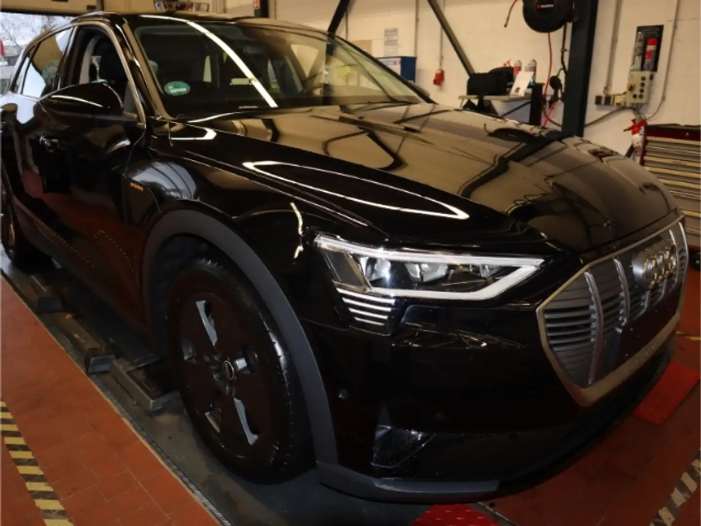 Audi e-tron basis 50 quattro MMI+connect+Navigation&Infotainme Schwarz - 2