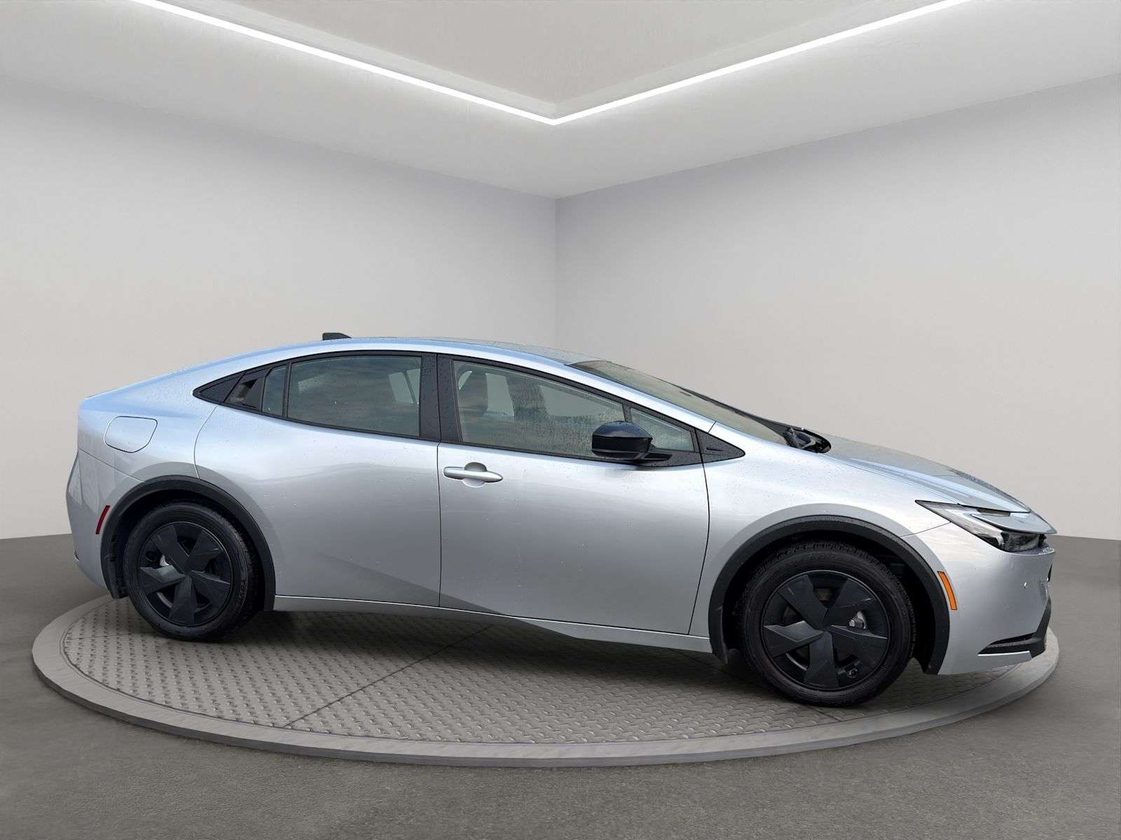 2026 Toyota Prius SE / Low Mileage / Local / No Accidents — снимка 1