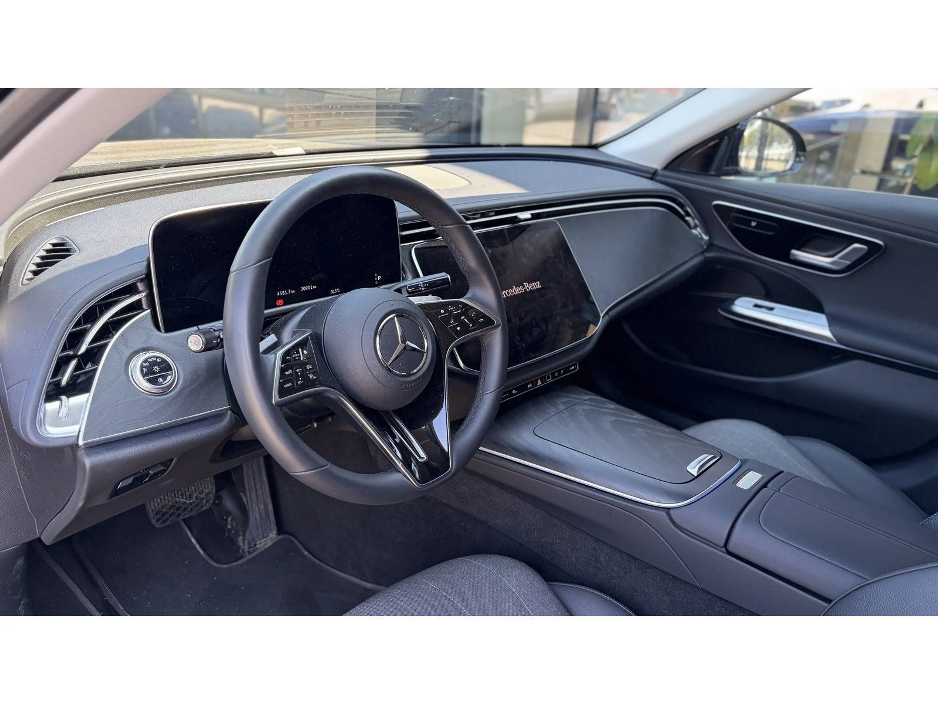 Mercedes-Benz E 200 T AVANTGARDE ADV AHK DISTR EASYP 18" KEYLG — photo 6