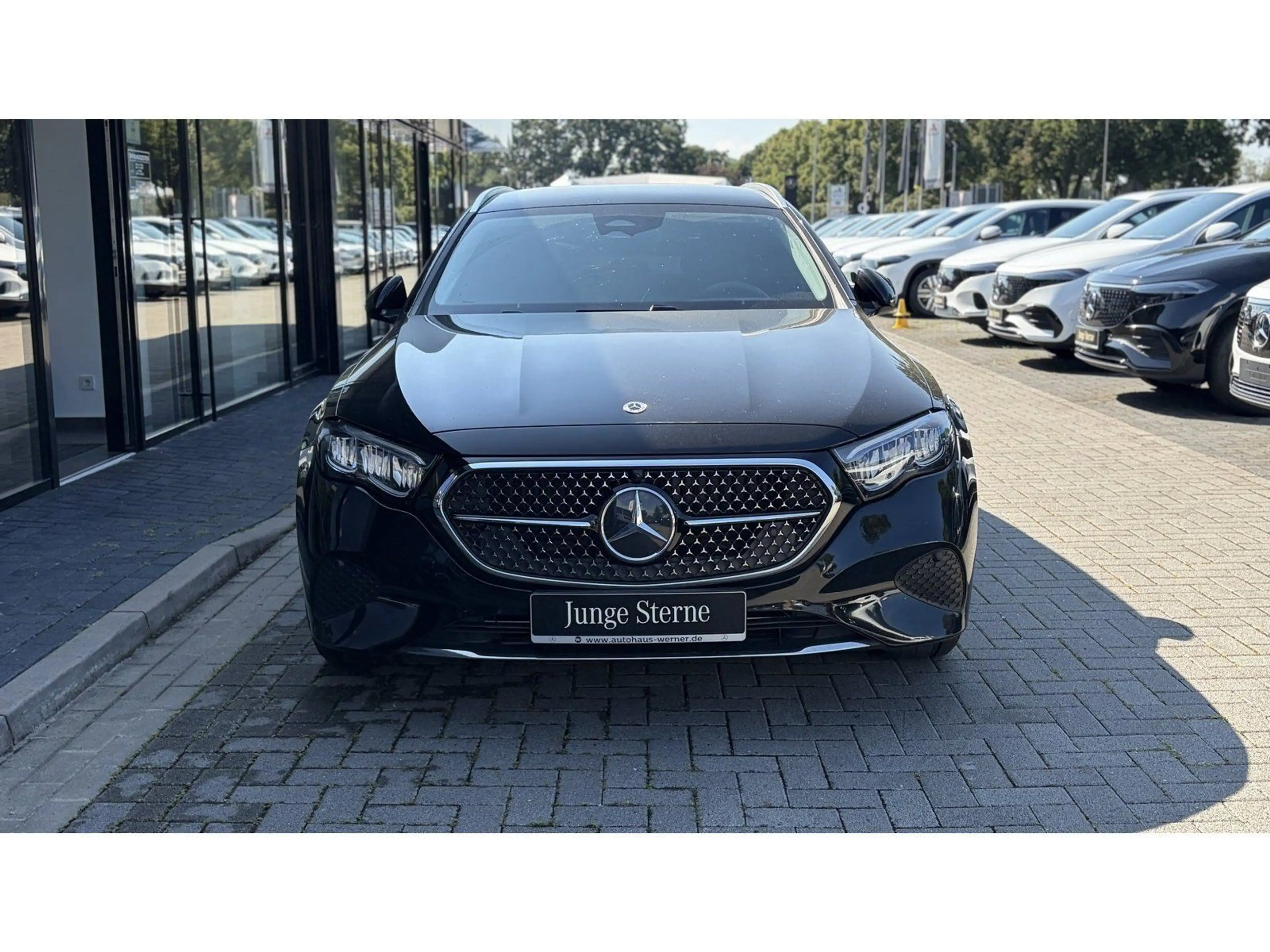 Mercedes-Benz E 200 T AVANTGARDE ADV AHK DISTR EASYP 18" KEYLG — photo 3