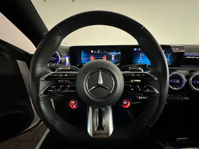 Mercedes-Benz Cla view 10