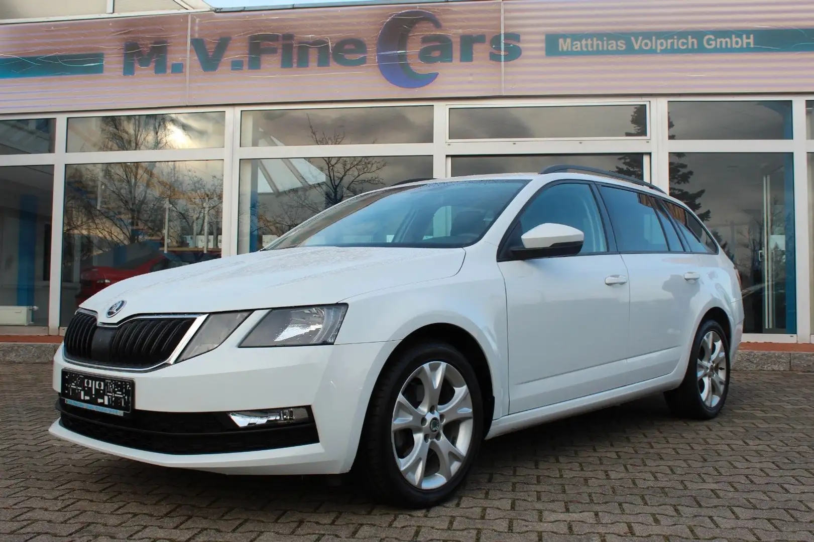 Skoda Octavia Automatik*BT*Navi* Weiß - 1