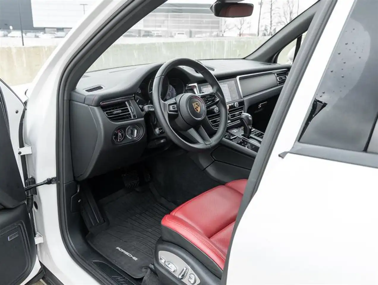 Porsche Macan снимка Porsche Macan