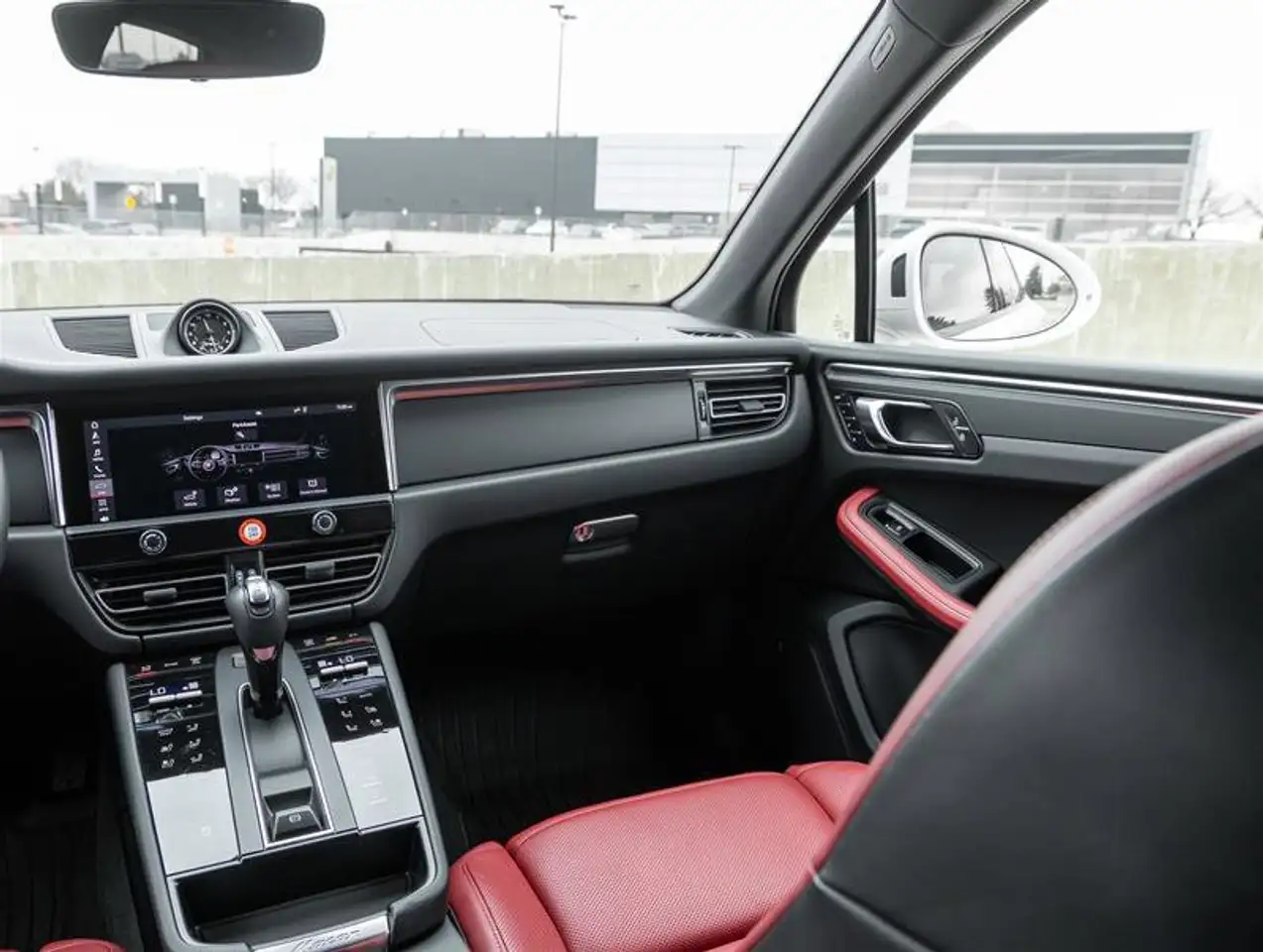 Porsche Macan снимка Porsche Macan