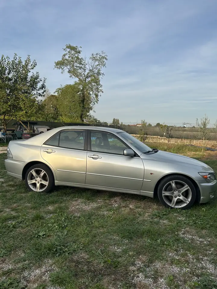 Lexus IS 200 2.0, foto 4