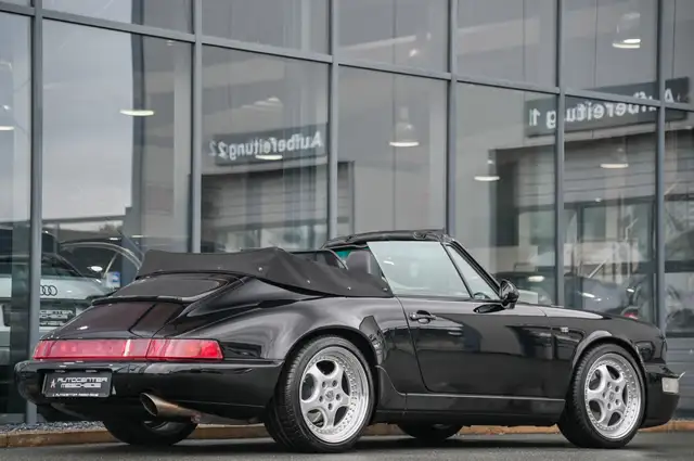 Porsche 911 view 29