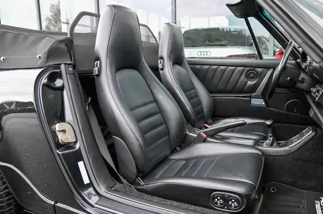 Porsche 911 view 14