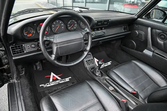 Porsche 911 view 10