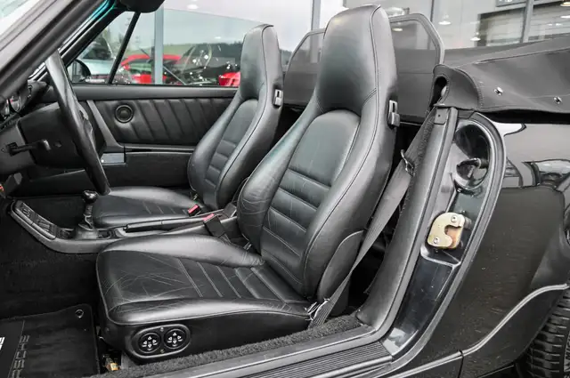 Porsche 911 view 13