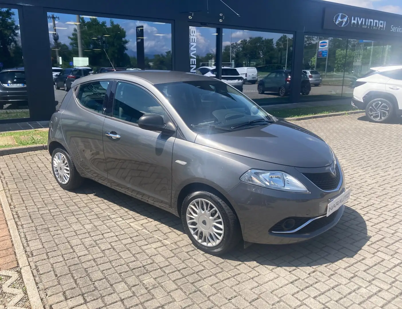 Lancia Ypsilon 1.2 69 CV 5 porte Platinum Grigio - 2