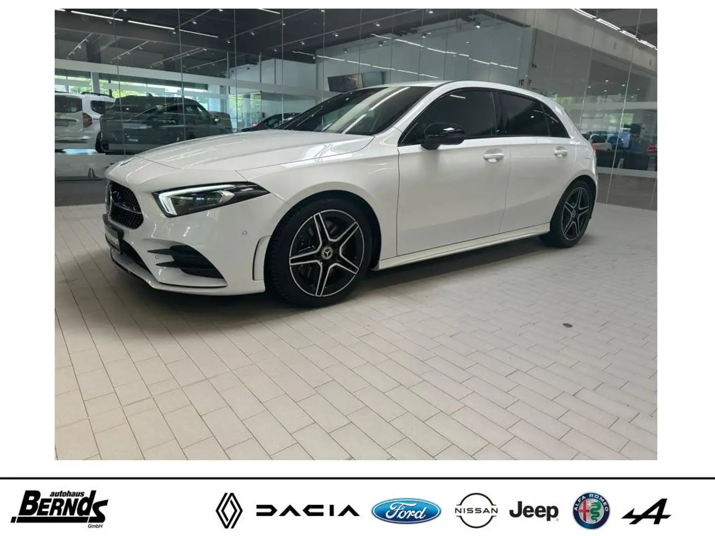 Mercedes-Benz A 250 4Matic 7G-DCT ABSTANDWARNER KLIMAAUTO NAVIGATION White - 1