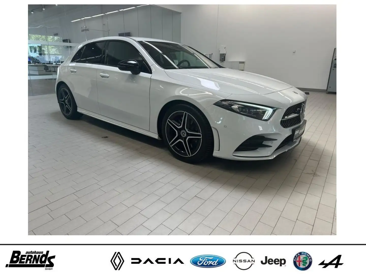 Mercedes-Benz A 250 4Matic 7G-DCT ABSTANDWARNER KLIMAAUTO NAVIGATION White - 2