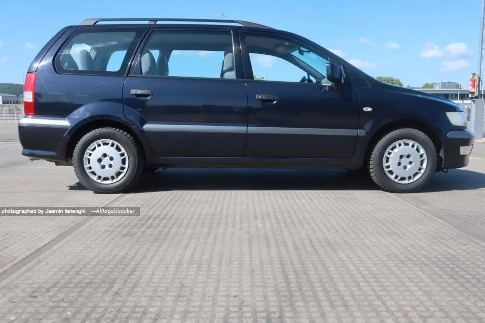 Mitsubishi Space Wagon 2,0 Cool 6 Sitzer Azul - 1