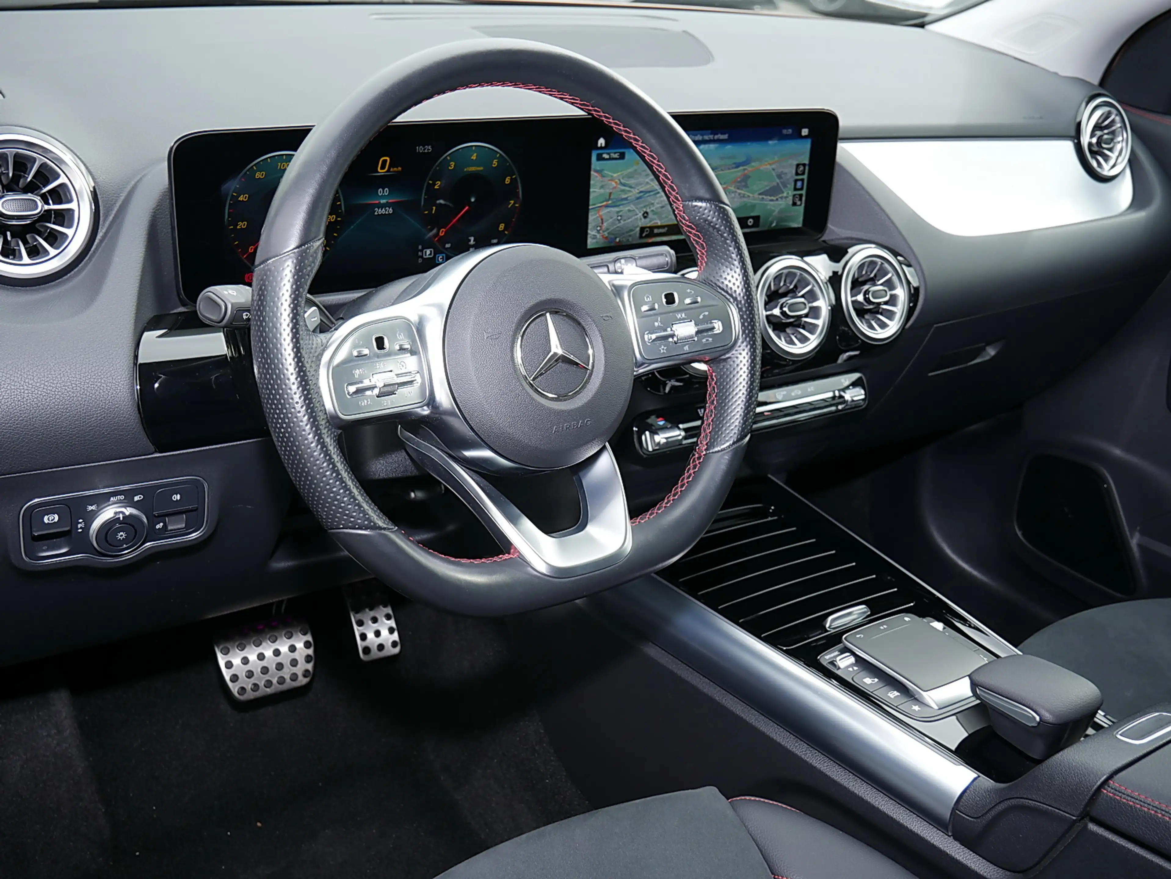 Mercedes-Benz GLA 250 4MATIC AMG MBUX Ambiente LED Pano SHD — photo 9