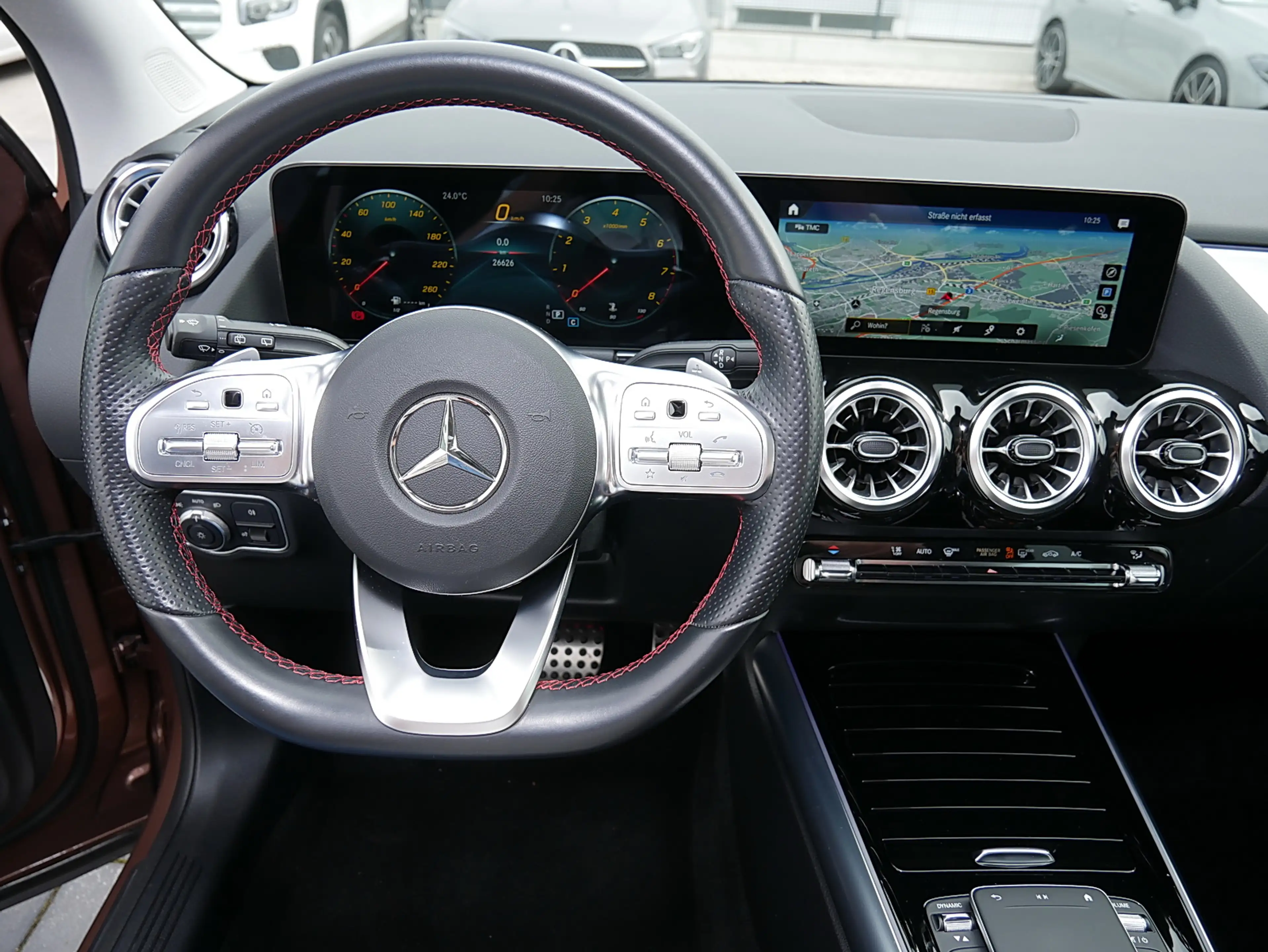 Mercedes-Benz GLA 250 4MATIC AMG MBUX Ambiente LED Pano SHD — photo 12
