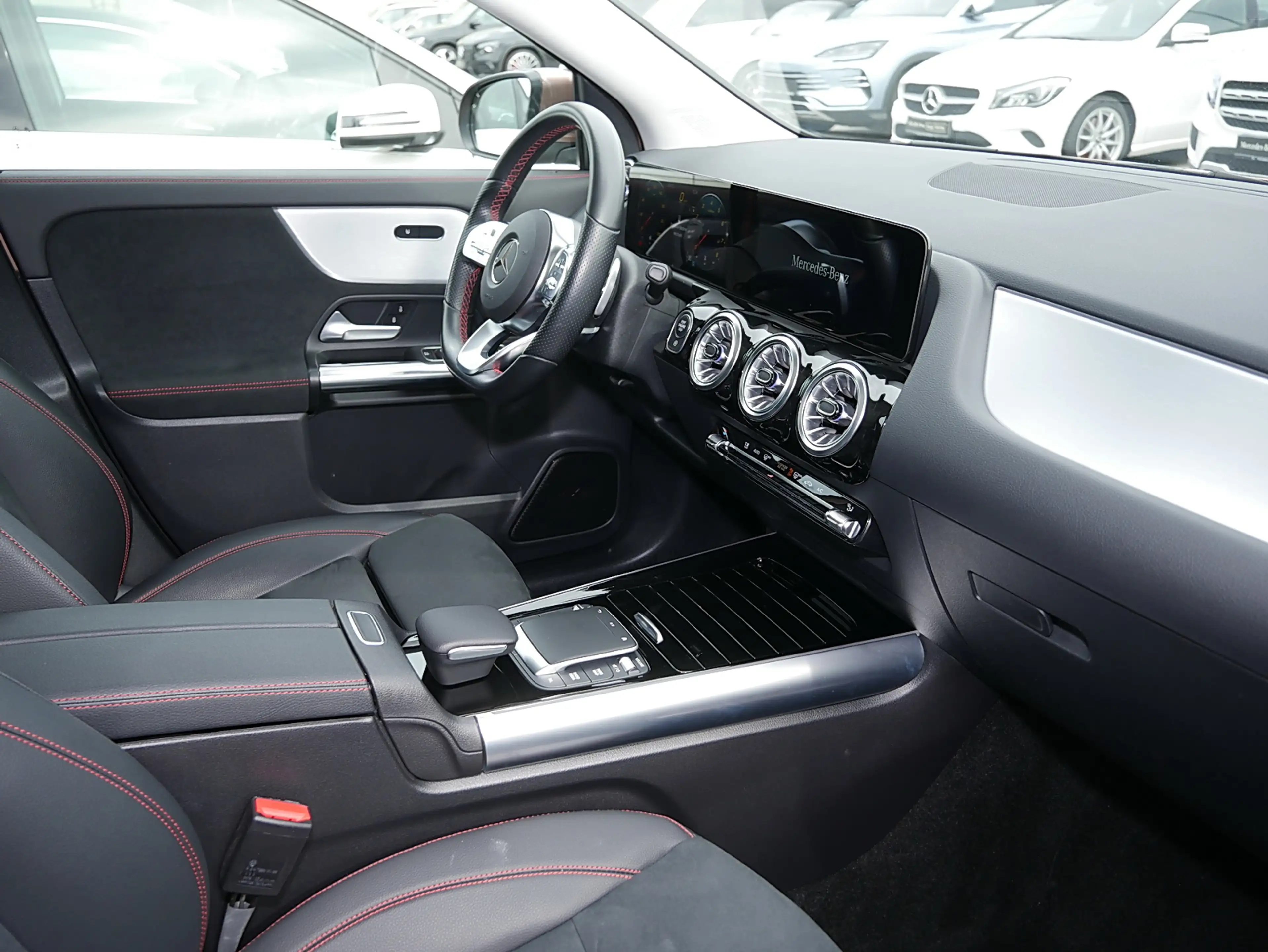 Mercedes-Benz GLA 250 4MATIC AMG MBUX Ambiente LED Pano SHD — photo 5
