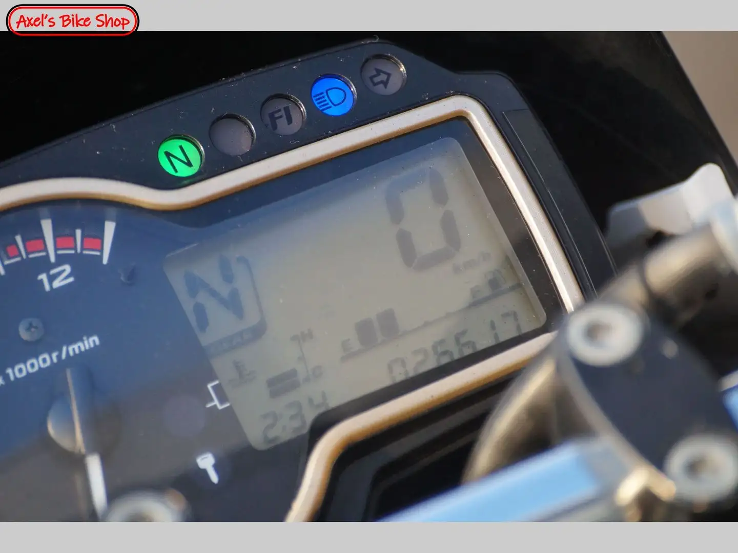 Suzuki GSR 750 Wit - 2