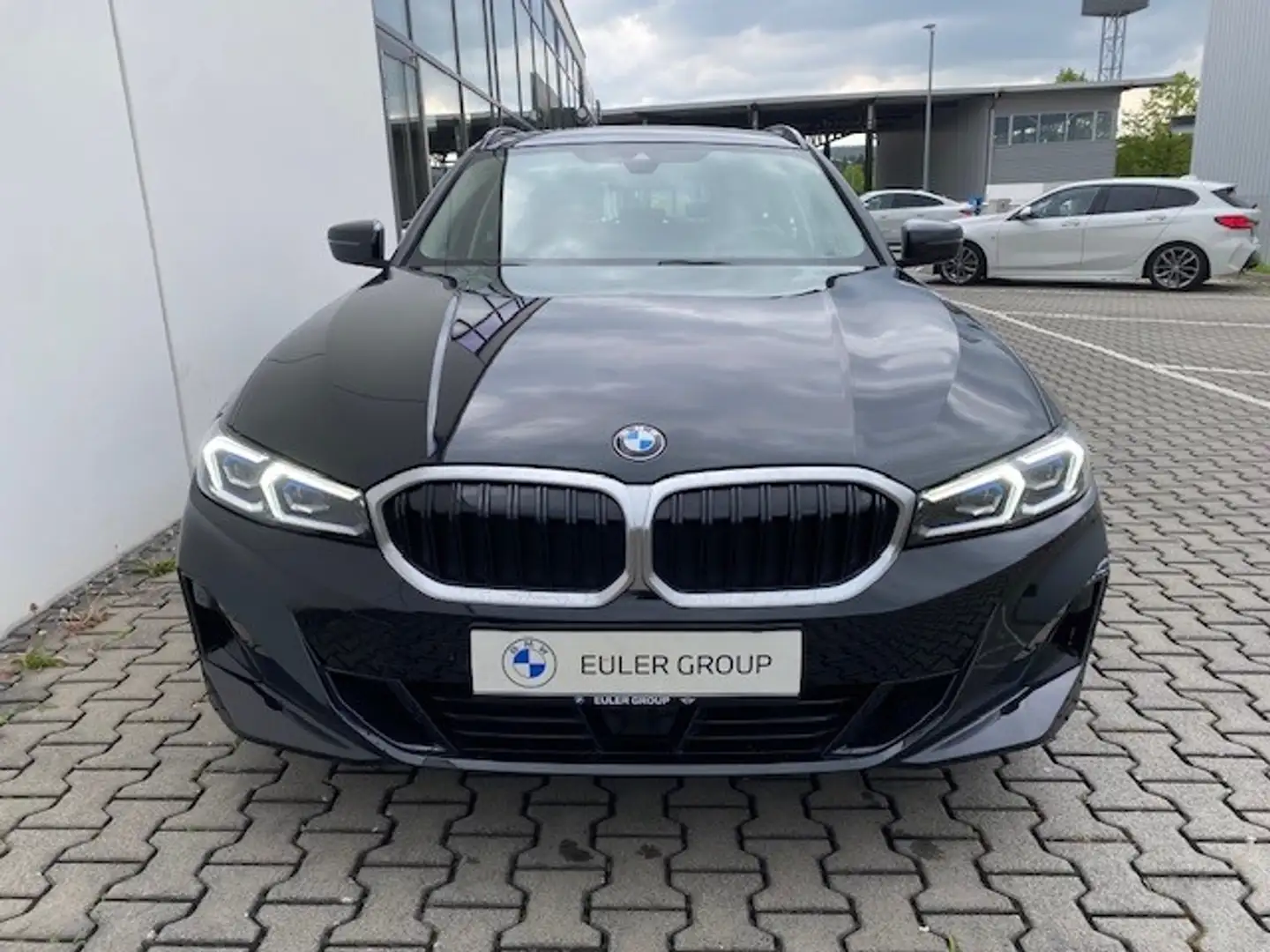 BMW 320 i Sommer17'' AHK Hifi AdLED Sportsitze ParkAss Inn Schwarz - 2