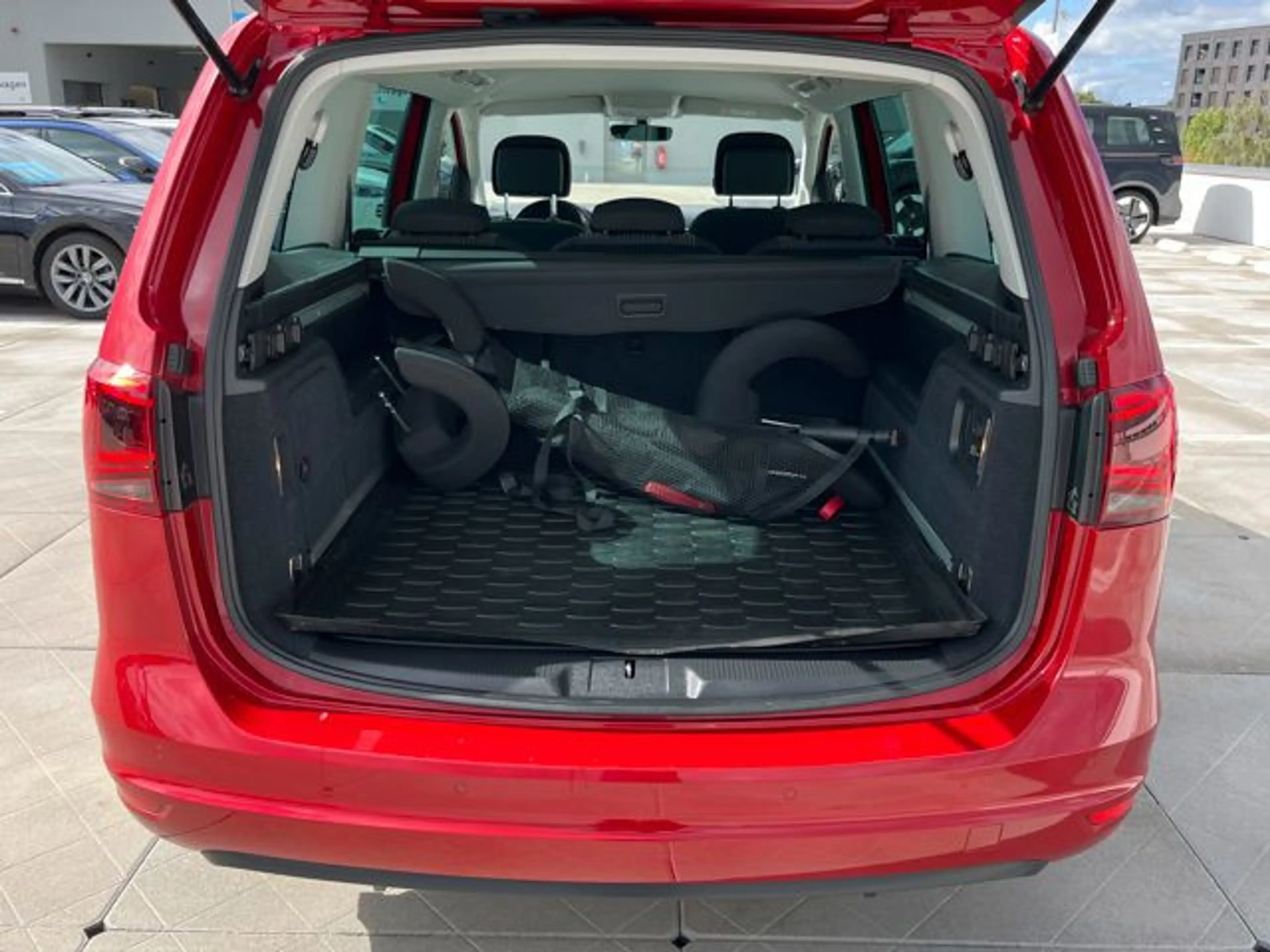 SEAT Alhambra 2.0 TSI DSG Navi AHK "8-fach bereift" 7 — photo 16