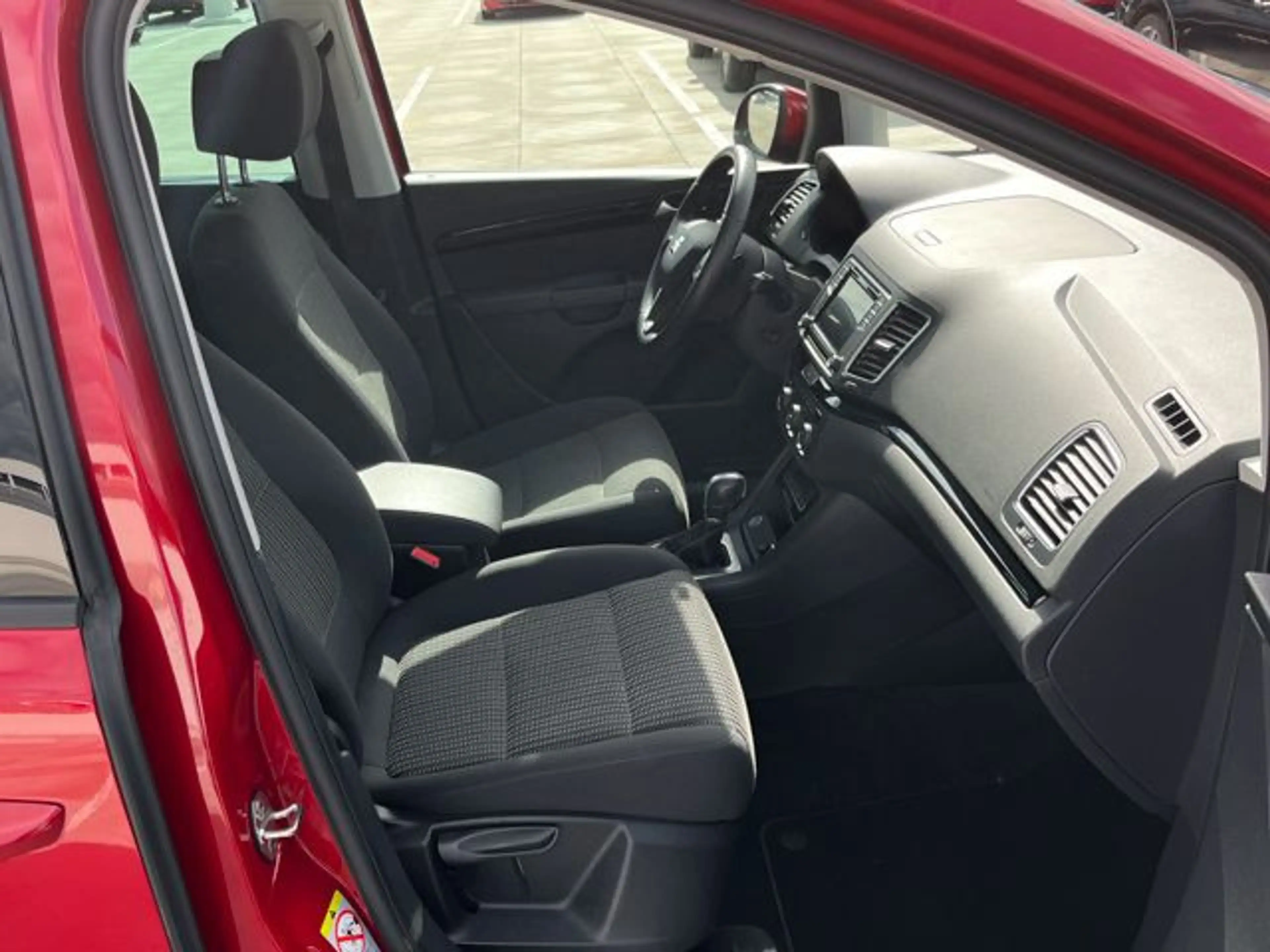 SEAT Alhambra 2.0 TSI DSG Navi AHK "8-fach bereift" 7 — photo 5