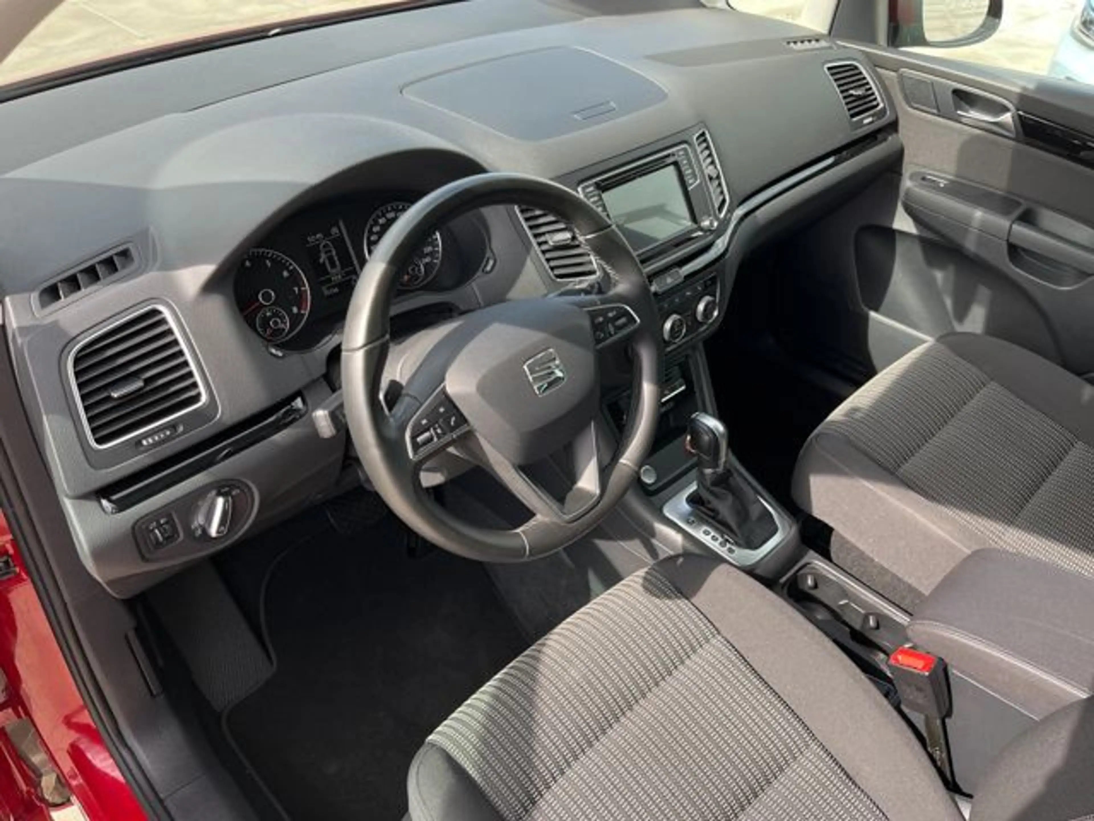 SEAT Alhambra 2.0 TSI DSG Navi AHK "8-fach bereift" 7 — photo 11