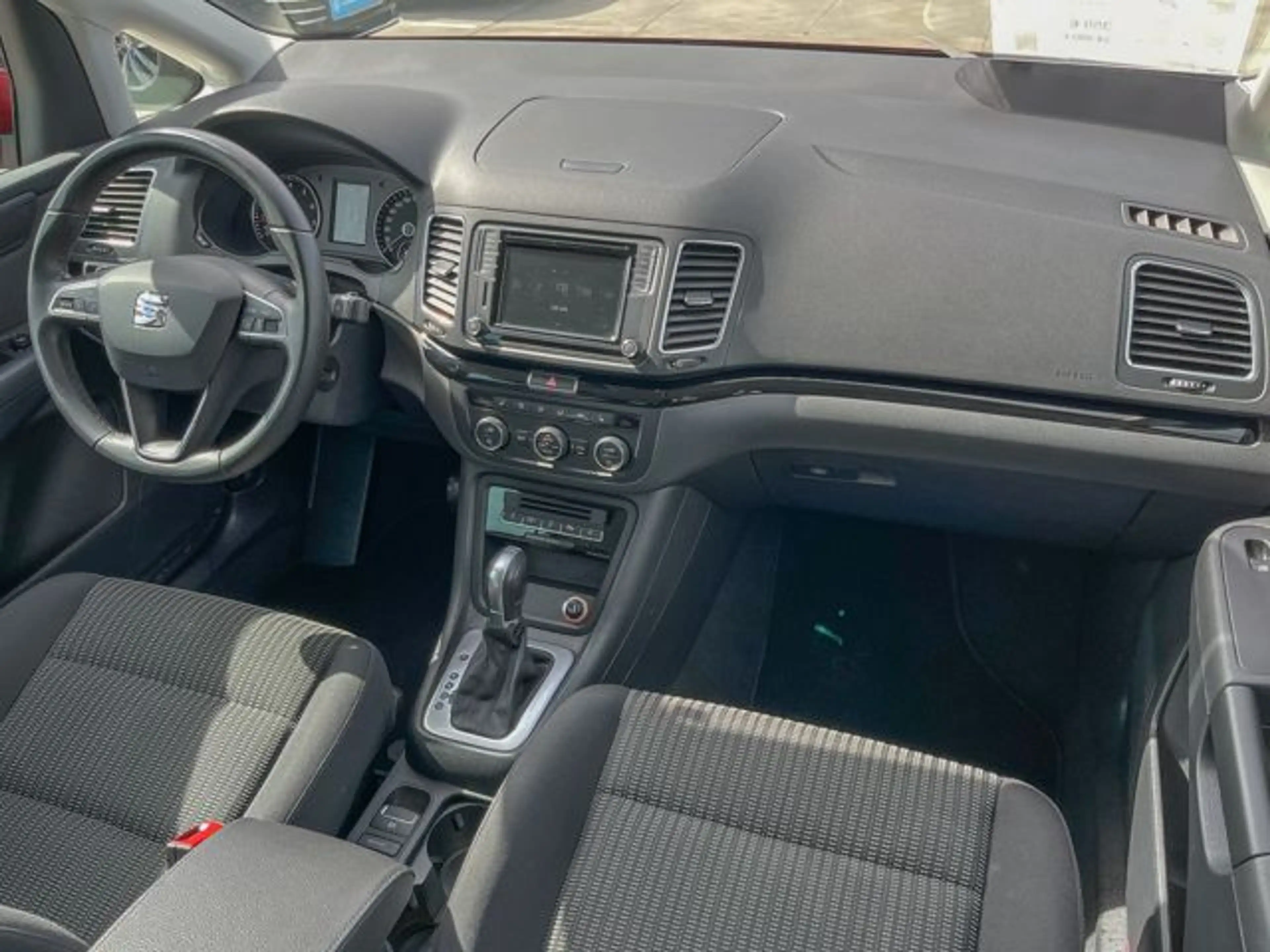 SEAT Alhambra 2.0 TSI DSG Navi AHK "8-fach bereift" 7 — photo 6