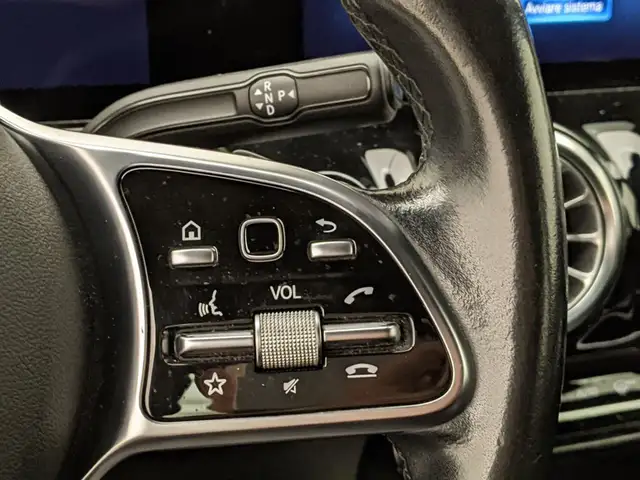 Mercedes-Benz Gla view 11