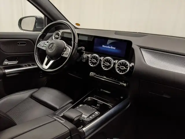 Mercedes-Benz Gla view 6