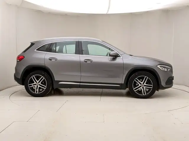 Mercedes-Benz Gla view 3