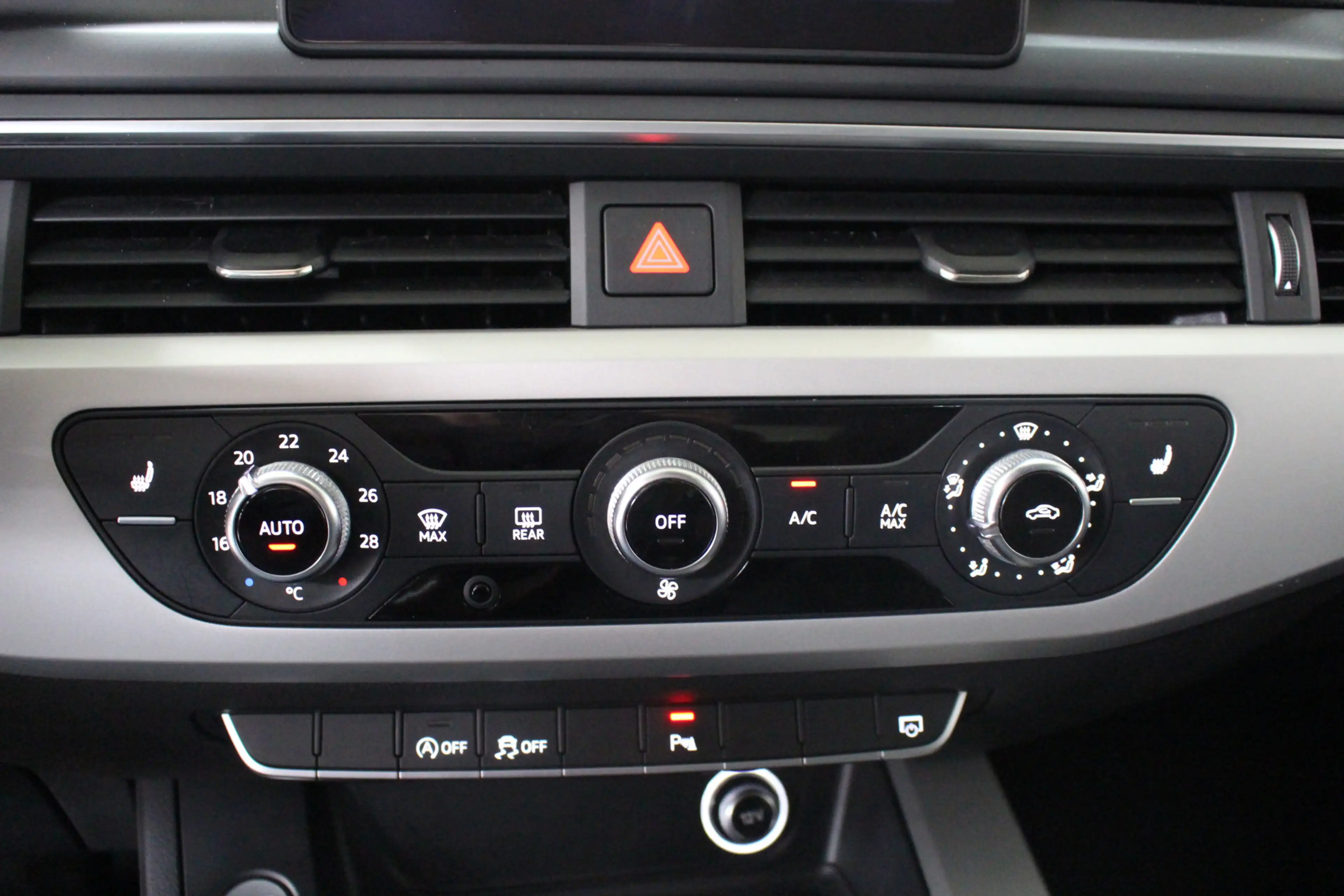 Audi A4 Avant 35 TFSI Pro Line Navigatie | Parkeersensoren — photo 17