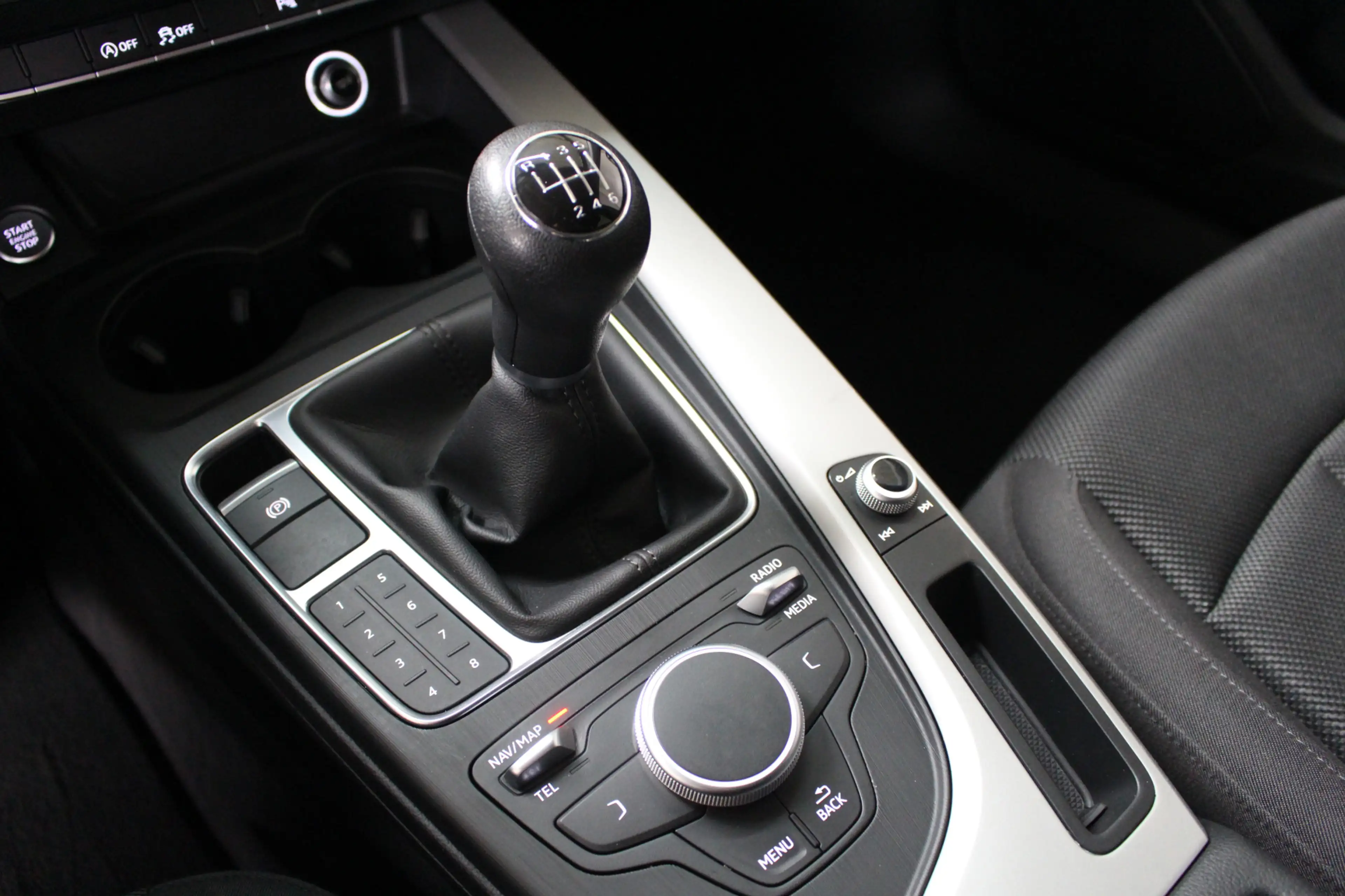 Audi A4 Avant 35 TFSI Pro Line Navigatie | Parkeersensoren — photo 18