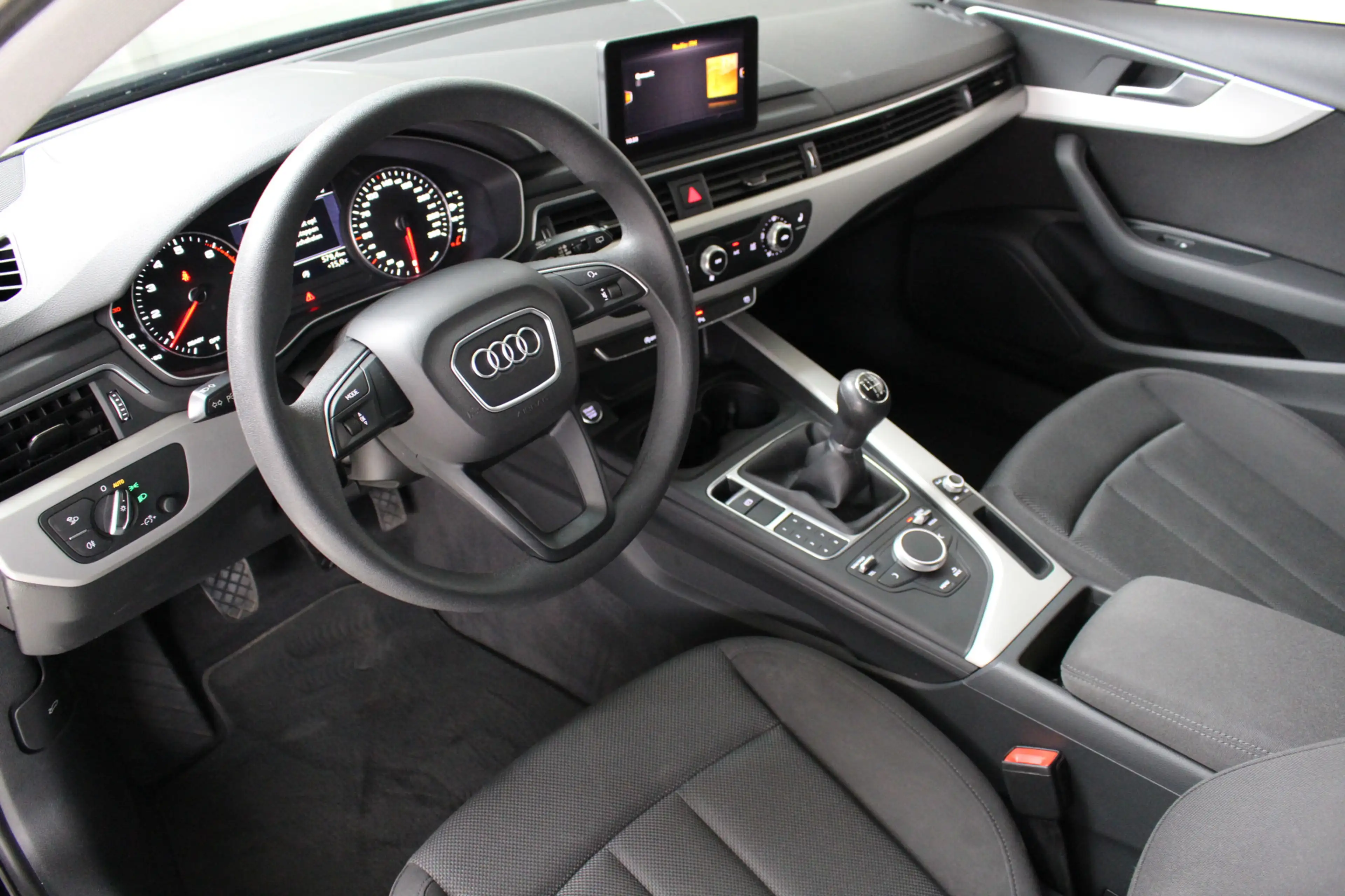 Audi A4 Avant 35 TFSI Pro Line Navigatie | Parkeersensoren — photo 9