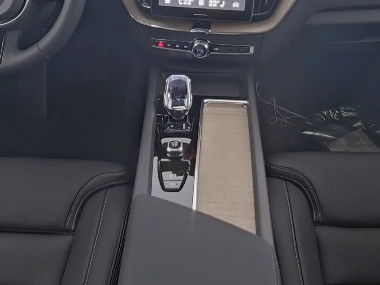 Volvo XC60 T6 Ultra Dark AWD HUD AD StandHZG AHK Digitales Co, миниатюра 7