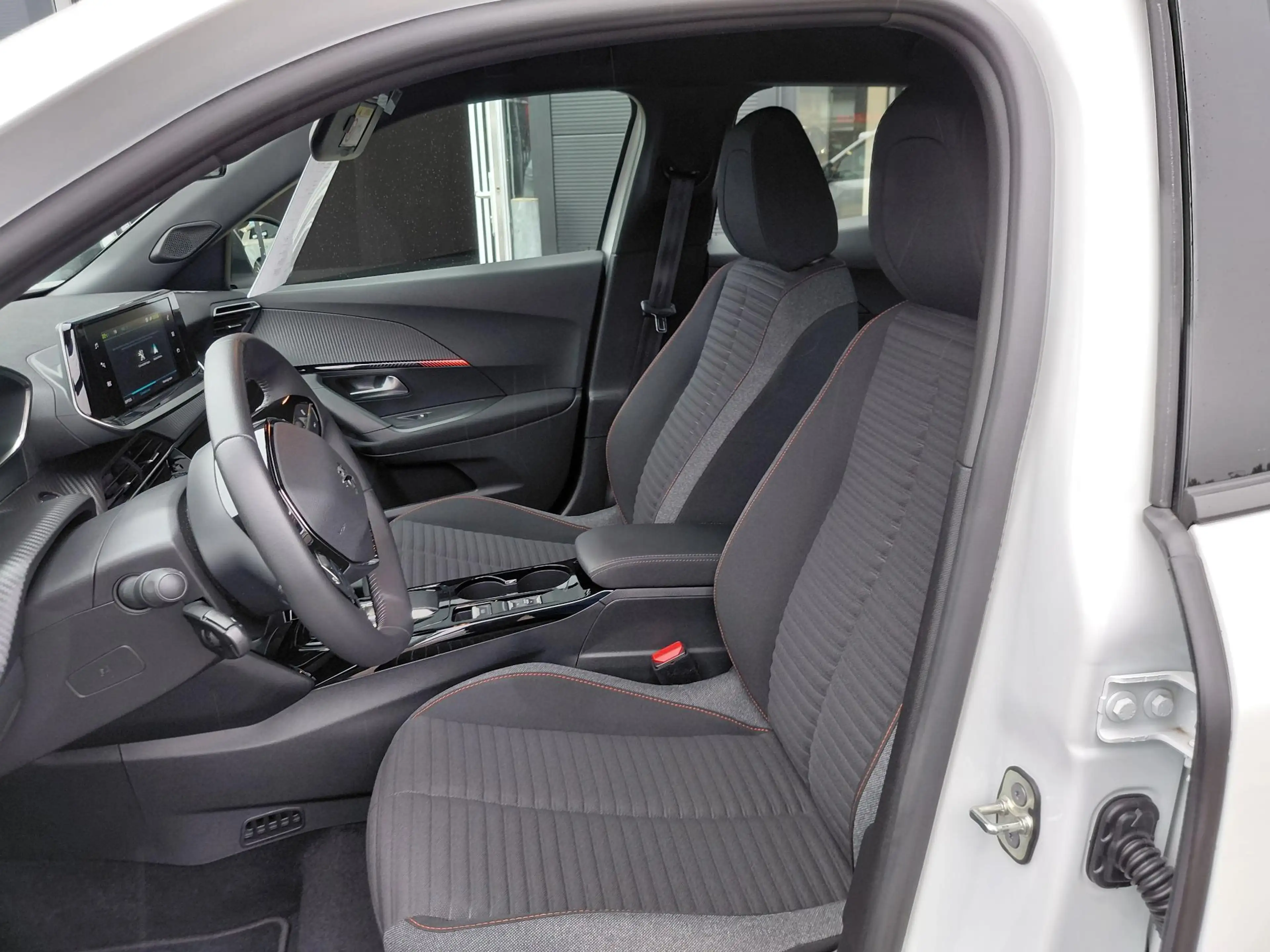 Peugeot e-2008 EV Active Pack 50 kWh Stoel verwarming | Navigatie — photo 13