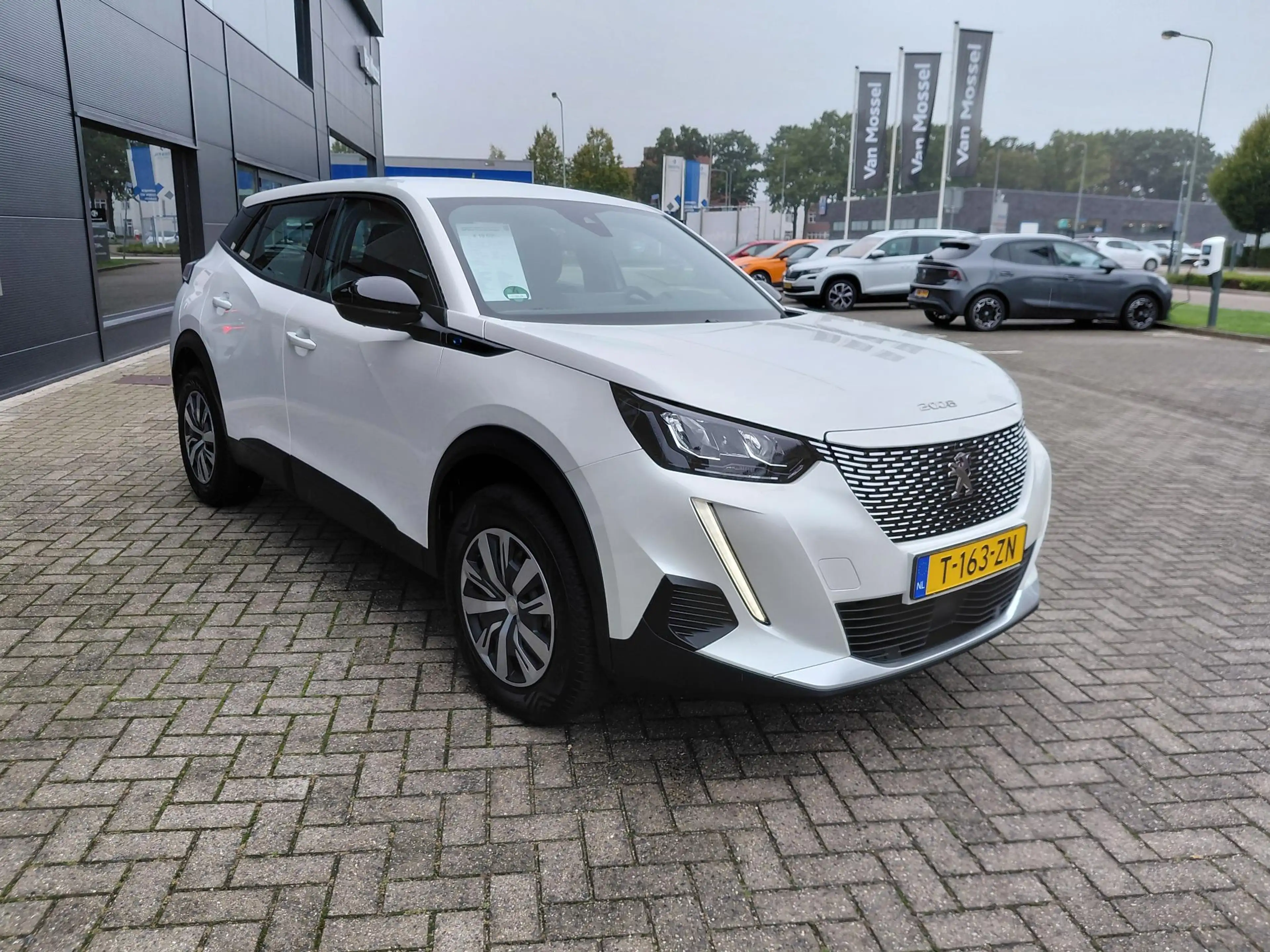 Peugeot e-2008 EV Active Pack 50 kWh Stoel verwarming | Navigatie — photo 10