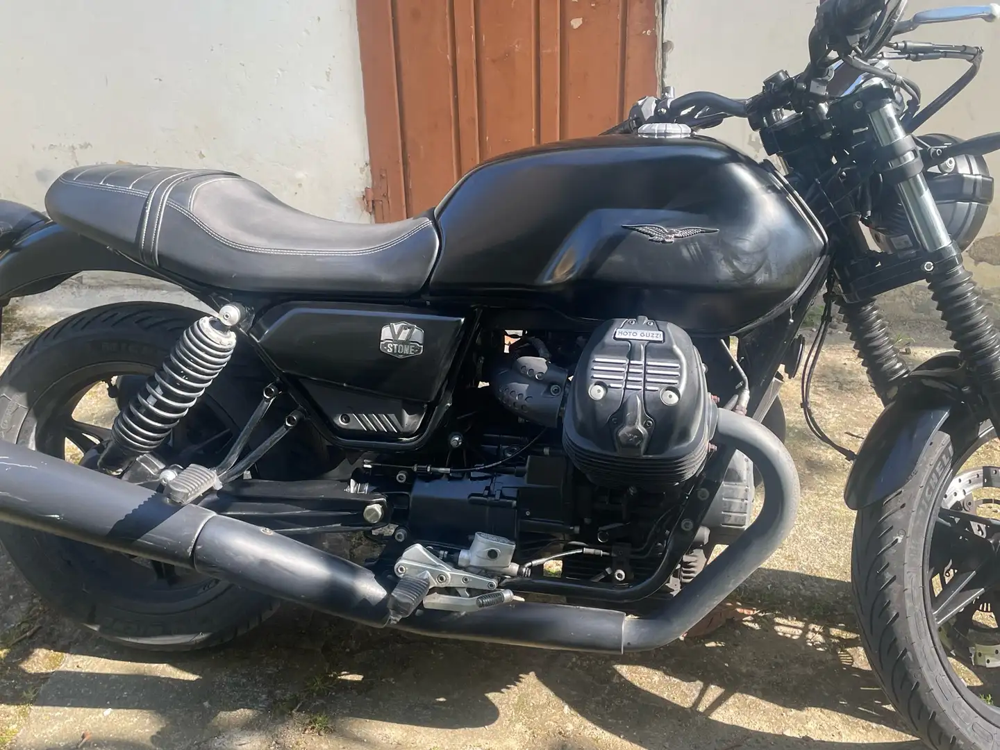 Moto Guzzi V 7 v7stone nera 850CC - 1