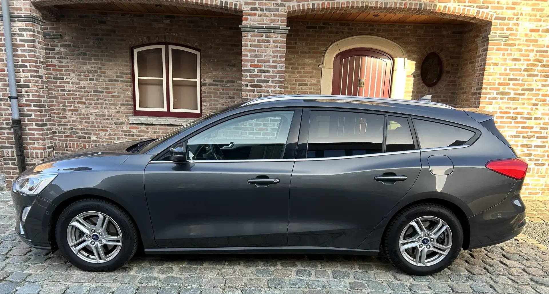 Ford Focus Focus Titanium 1.5 TD Trekhaak/extra bandenset Gris - 2