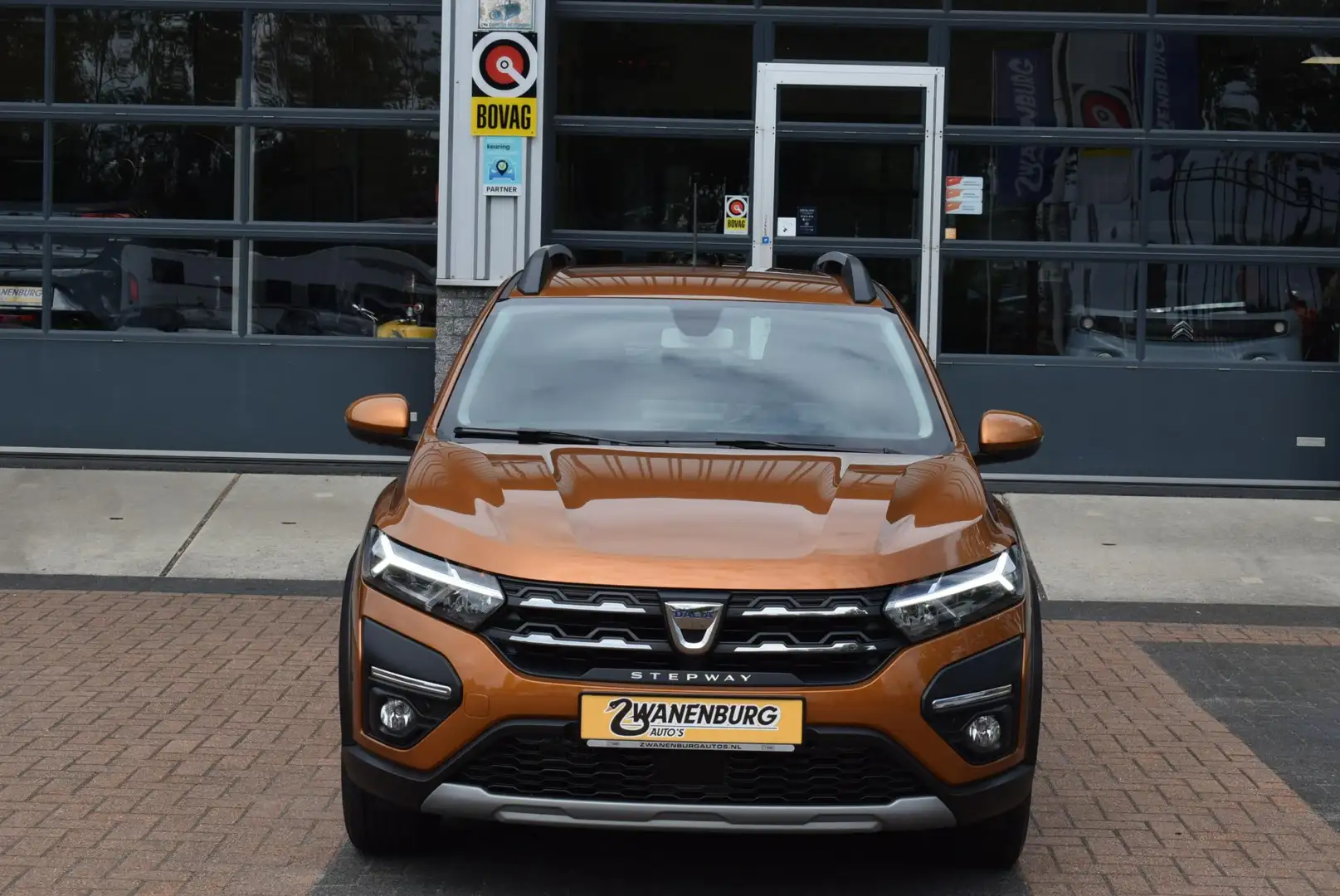 Dacia Sandero Stepway 1.0 TCe 90 Essential Airco, Navi, Camera, Oranje - 2