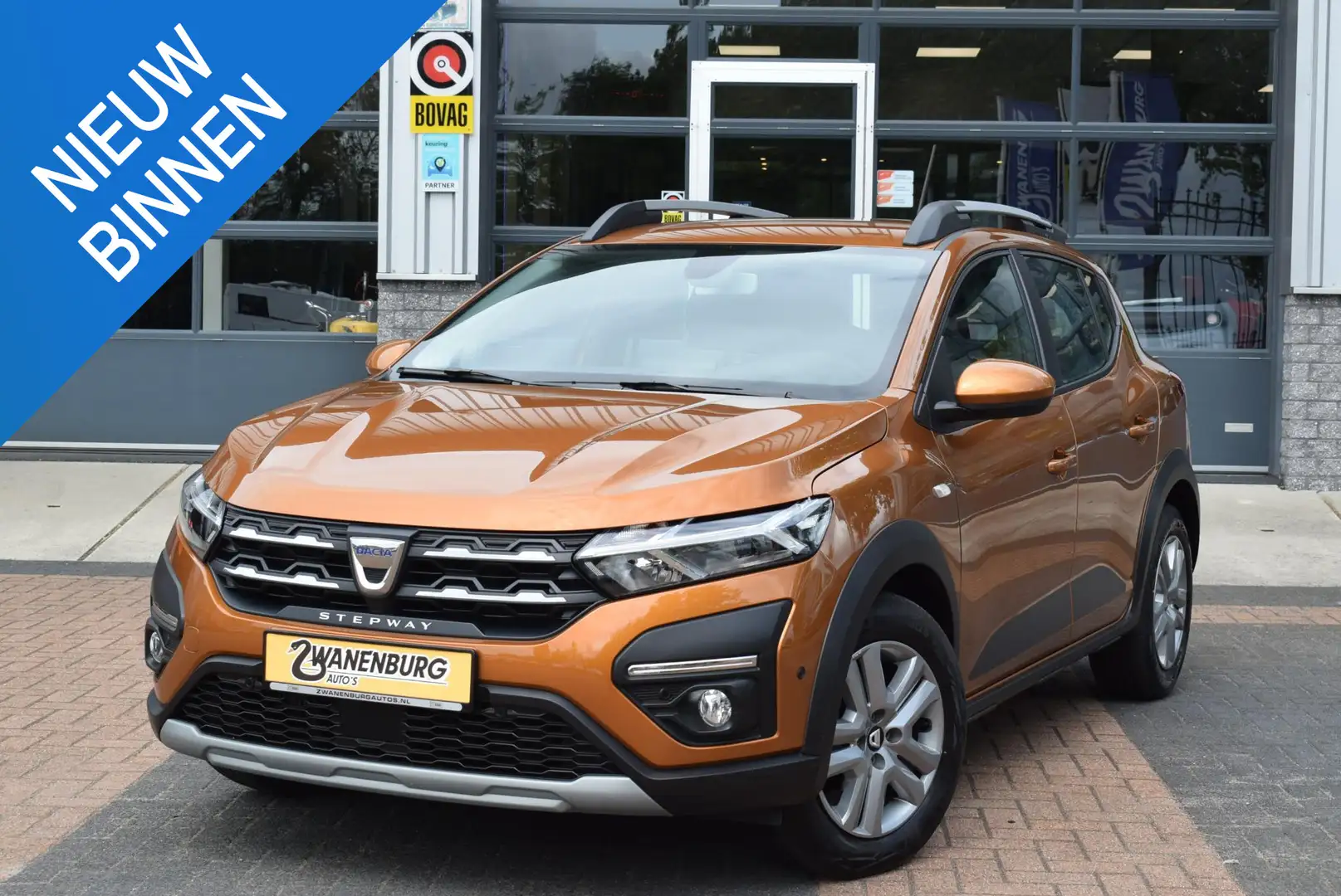 Dacia Sandero Stepway 1.0 TCe 90 Essential Airco, Navi, Camera, Oranje - 1