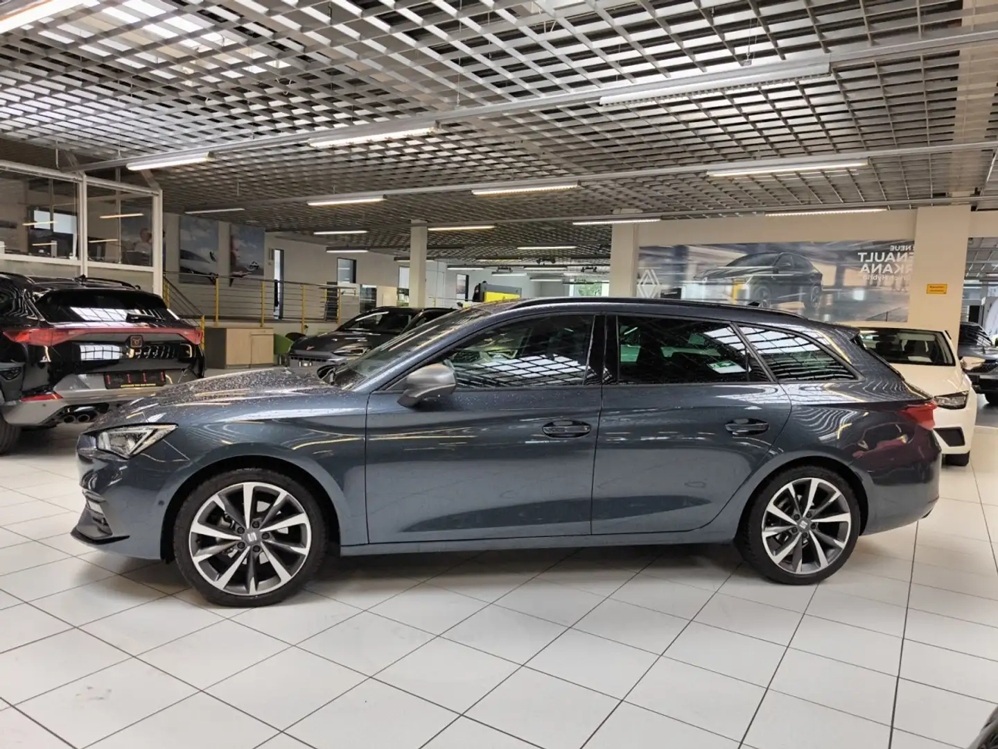 SEAT Leon Sportstourer FR 1.5 TSI ACT 110 kW 6-Gang Klima Grau - 2