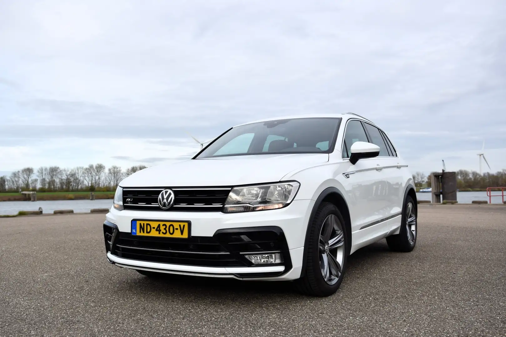 Volkswagen Tiguan 1.4 TSI R-LINE Con. Series Weiß - 2