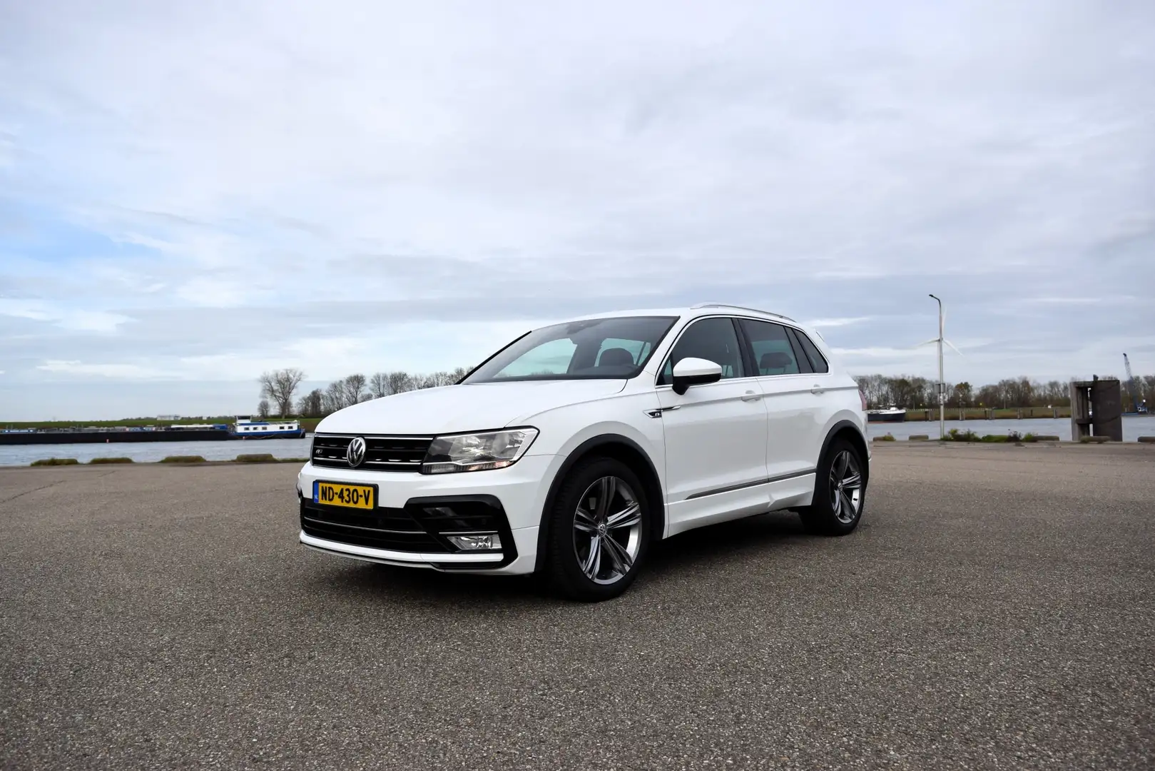 Volkswagen Tiguan 1.4 TSI R-LINE Con. Series Weiß - 1