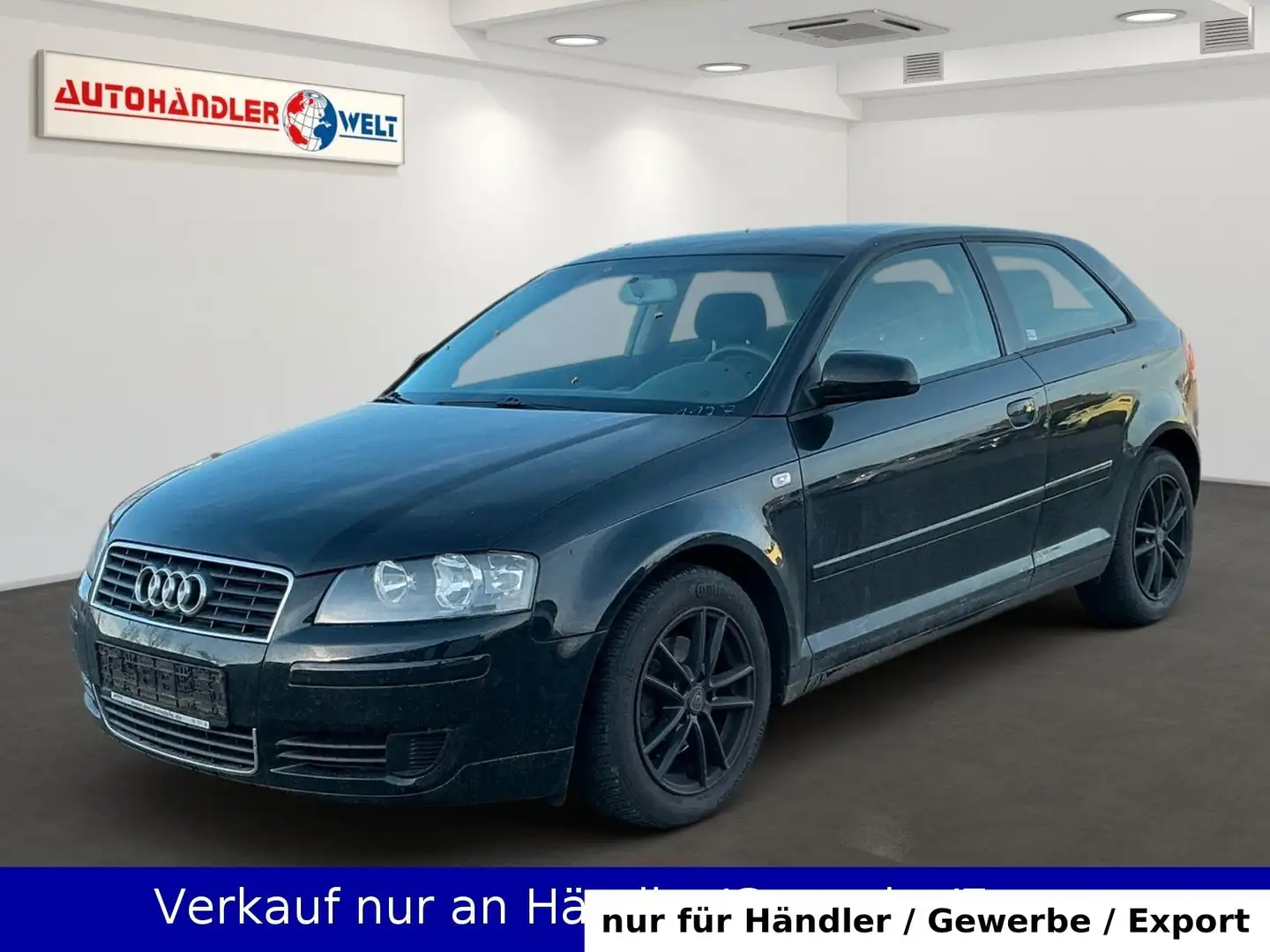 Audi A3 1.6 Attraction Schwarz - 1