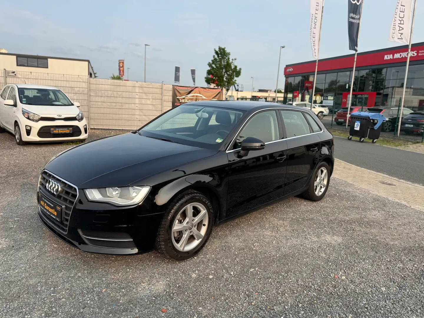 Audi A3 ambiente Schwarz - 1