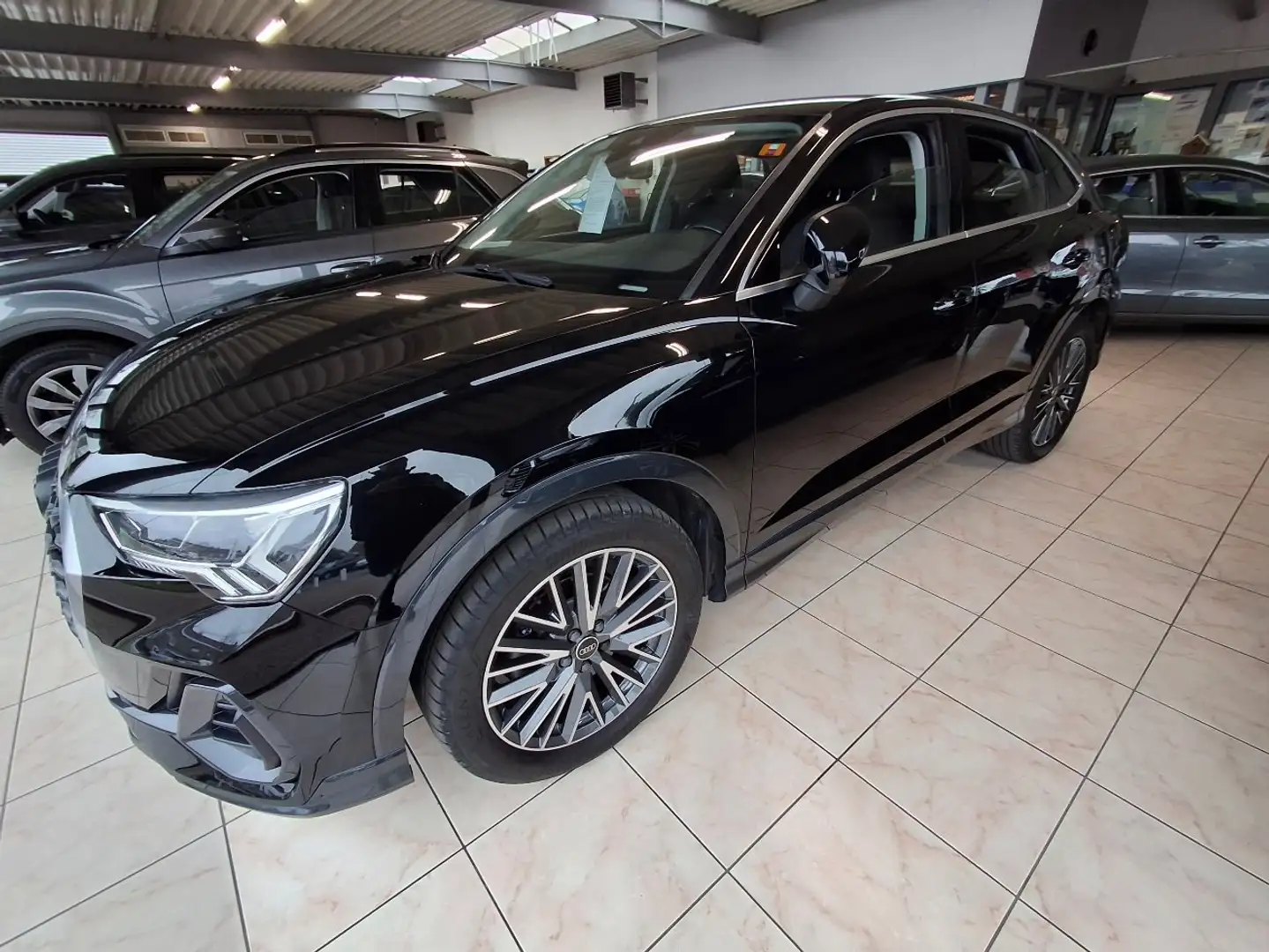 Audi Q3 Q3 2.0TDi 150cv S-TRONIC GPS/LED/CAMERA/CARPLAY... Schwarz - 1